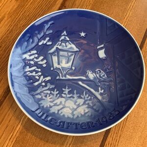 1983 Bing & Grondahl Plate CHRISTMAS IN THE OLD TOWN Edvard Jensen Denmark